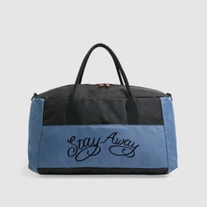 Sac de sport de luxe bleu et noir avec broderie 'Stay Away', fermeture éclair frontale, double poignée, unisexe, adulte, doublure en polyester - Product Image 4