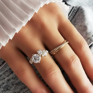 Bague en argent 925 original plaqué rhodium avec moissanite taille ronde en cluster et pierres multiples – Cadeau spécial pour les partenaires - Product Image 4