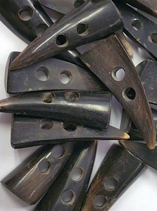 Botón de cuerno de búfalo natural, hecho a mano, duradero, con forma natural, acabado pulido, de Uttar Pradesh - Product Image 6