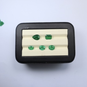 Esmeraldas Sueltas Premium Swat, Corte Ovalado de Grado AAA, 5 Piezas, 6.65 Ct, Corte de Formas Mixtas, Esmeralda Verde Natural - Product Image 5