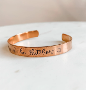 Bracelet minimaliste en cuivre massif gravé avec inscription pour père, bijou en métal tendance au design exquis - Product Image 6