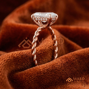 โรสโกลด์ แหวนเพชรทรงเรเดียนท์คัทแบบเกลียวพันเกลียว – แหวนหมั้นทองชมพูแบบถักที่มีเอกลักษณ์เฉพาะตัว แหวนเพชรเรเดียนท์ชุบทองคำชมพู 18K - Product Image 2