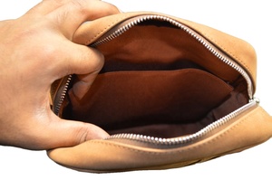 Sac bandoulière élégant et exclusif pour homme en cuir véritable, petit format, durable, avec logo personnalisé, élégant, OEM, de créateur - Product Image 5