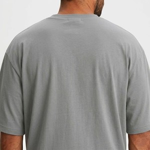 เสื้อยืดโอเวอร์ไซส์สีเทาสำหรับผู้ชาย ตัดเย็บตามสั่ง ผ้าฝ้ายนุ่ม สวมใส่สบาย ทรงหลวม ไหล่ตก สไตล์ลำลองแนวสตรีท เสื้อยืดเปล่าสำหรับใส่ในฤดูร้อน - Product Image 2