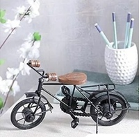 Vase de table vintage en bois rustique en forme de vélo pour la décoration intérieure et les mariages