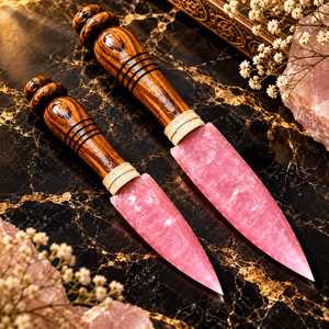 Dague en verre rose avec manche en bois fait main, athame fantaisie de 8/10 pouces pour décoration d'autel bohème et objet de collection - Product Image 3