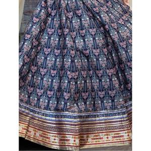 Lehenga Choli Azul Marino con Estampado Digital en Seda para Recepciones y Bodas - Product Image 2