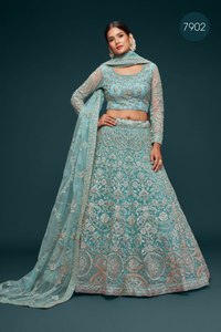 Robe de soirée de mariée florale bleu marine brodée en tulle souple, style Lehenga Choli avec dupatta, taille empire - Product Image 1