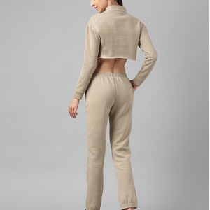 Ensemble de survêtement 2 pièces personnalisé pour femme : sweat à capuche court zippé et pantalon en velours respirant - Product Image 4