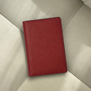 กระเป๋าใส่หนังสือเดินทางแบบหนังพร้อมช่องใส่บัตร - Product Image 5