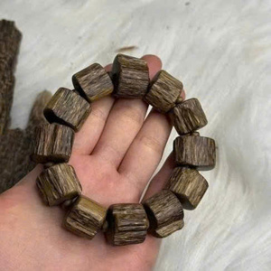 Vente en gros de bracelets vintage en bois d'agar naturel du Vietnam, perles de prière Oud à haute concentration d'arôme, taille personnalisée disponible, fourniture OEM - Product Image 1