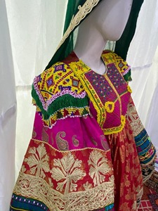 Conjunto de Vestido Étnico Gulbahar de Chifón Bordado con Manga Larga y Estampado para Mujeres y Hombres, Estilo Pakistaní para Eid - Product Image 3