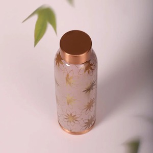 Patrón de impresión con combinación de colores artísticos en botella de cobre. Compre directamente del proveedor a precio de mayoreo. - Product Image 1