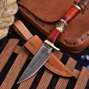 Cuchillo de caza Skinner de acero de Damasco al por mayor, hecho a mano, hoja fija, punta caída, mango de cuerno de ciervo y madera, 8 pulgadas, logotipo personalizado - Product Image 1