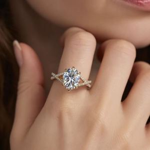 Anillo de Lujo con Moissanita Blanca de Corte Ovalado en Plata 925 Chapada en Oro para Boda, Compromiso, Aniversario, Clásico, Solitario, Promesa - Product Image 2