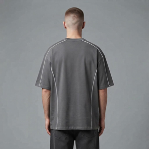เสื้อยืดโอเวอร์ไซส์ผู้ชาย ทรงหลวม ผ้าฝ้ายพรีเมียม สัมผัสนุ่ม สไตล์สตรีทแวร์ ดีไซน์ทันสมัย - Product Image 2