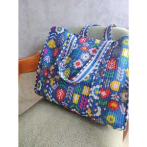 Bolso Tote de Algodón Acolchado Hecho a Mano en India |   Bolsa de Tela Reutilizable Ecológica. Bolsa de Mano con Diseño Floral Azul Intenso para Fiestas - Product Image 2