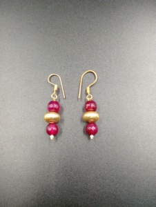 Boucles d'oreilles créoles Amaira Jewels en grenat pour femme, plaquées or, perles facettées, bijoux classiques pendantes, perles naturelles, style vintage pour soirée - Product Image 2