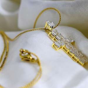 Colgante Cruzado Hip Hop de Plata 925 Bañado en Oro con Moissanita VVS, Colgante Iced Out para Hombre, Colgante de Fe Cristiana - Product Image 4