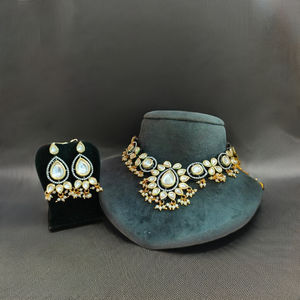 Conjunto de collar Kundan de metal negro sofisticado Gargantillas de moda con diseño general mejorado de tacto rico y profundo - Product Image 2