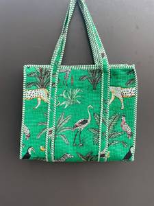 Sac fourre-tout matelassé en coton Kantha pour femme, fermeture ouverte, lot en gros avec doublure en tissu et deux poignées pour le voyage - Product Image 2