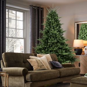 Albero di Natale a forma completa da 2,3 m (7,5 piedi) con 2441 aghi misti in PE/PVC, base larga per spazi ampi, struttura pieghevole facile da montare per grandi dimensioni - Product Image 1