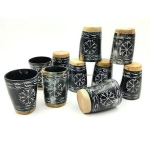 Verre à boire en corne de boeuf noire à forte demande avec motif gravé blanc d'Inde par Tayyab Handicraft - Product Image 3