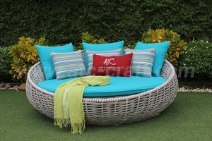 Chaise longue ronde d'extérieur en osier moderne avec coussins pour hôtel, complexe hôtelier, villa, bord de piscine - Product Image 3