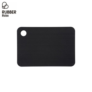 Tabla de cortar RUBBER Raba, negra mate, hecha en Japón, tabla de cortar de caucho sintético, utensilio de cocina, ligera, fácil de limpiar - Product Image 2