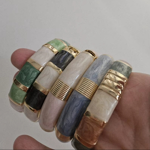 Ensemble de bracelets traditionnels faits à la main en résine et laiton, élégants bracelets de créateur pour un usage quotidien et pour les soirées, pour femmes - Product Image 1