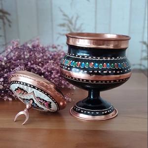 Azucarero de Acabado Antiguo con Borde de Cobre y Tapa, Decorativo con Pedestal Floral, Tazón para Dulces, Decoración para Mesa de Comedor, Regalo Festivo - Product Image 2