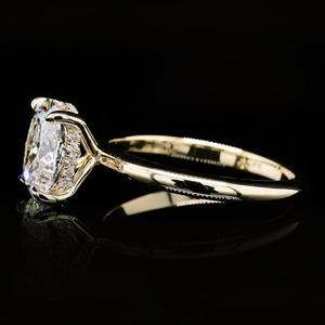 Anillo de Diamante Corte Cojín de Oro Amarillo de 18K, 2CT, Cultivado en Laboratorio, Certificado IGI, Clásico, Solitario para Mujer - Product Image 5