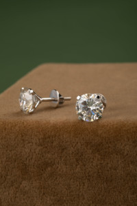 Boucles d'oreilles clous solitaires en diamant taille brillant rond en or jaune 14 carats, bijoux fins classiques pour femme, cadeau élégant, 4,00 carats au total - Product Image 2