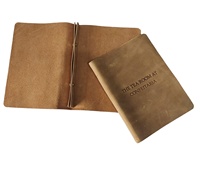 Porte-menu en cuir véritable de haute qualité, format A5, couleur beige, avec logo gaufré à chaud en laiton, idéal pour hôtels et restaurants, personnalisable.