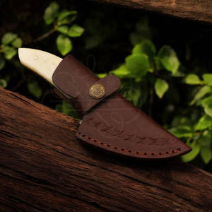 Cuchillo Skinner de Acero de Damasco Hecho a Mano con Mango de Hueso de Vaca y Funda de Cuero - Product Image 5