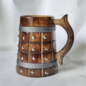Taza Vikinga de Madera Hecha a Mano con Bandas y Remaches Metálicos, Forma Redonda Antigua, Decoración Duradera para el Hogar - Product Image 1