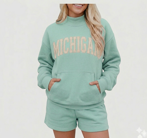 Ensemble haut à col montant et short pour femme – Confortable, doux et élégant pour le quotidien - Product Image 1