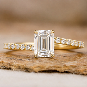 Bague de fiançailles en diamant de laboratoire taille émeraude, or jaune, pavé, bague de mariée, bijoux fins pour femmes - Product Image 1