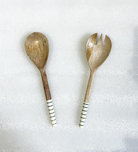 Servidor de ensalada de madera y resina de diseño moderno para servir ensaladas en el hogar, la cocina, fiestas y eventos a un precio muy asequible. - Product Image 1