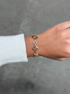 Pulsera de Diamantes Cultivados en Laboratorio con Certificación IGI, Corte Brillante Clásico, 0.75 CT, Eslabones Abiertos en Forma de Trébol con Pavé Alternante, Oro Sólido de 18K/14K/10K - Product Image 2
