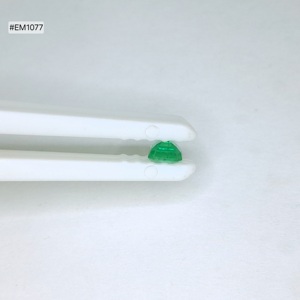 Top Quality 3A Grade Zambian Emerald Octagon Loose Gemstone 0.90ct Green Stone 6.80x5.10x3.80mm Size For Designer Jewelry - Product Image 5