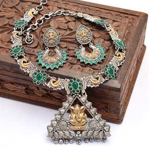 Conjunto de Collar de Dos Tonos en Plata Oxidada, Joyería Étnica para Mujer, Hermoso Collar de Diseño con Gemas Verdes - Product Image 4
