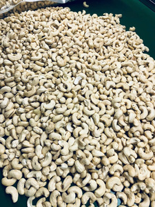 Vietnam Origin Cashew <b>Nuts</b> W320 - Best Seller Organic Raw Cashew <b>Nuts</b> Bulk Dried Top Grade 12-24 Months Shelf Life - Product Image 5
