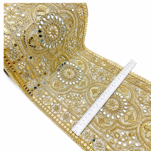Ribete de encaje floral bordado con espejo dorado de lujo y artesanía intrincada para saris, lehengas, zapatos, bolsos y alta costura - Product Image 1
