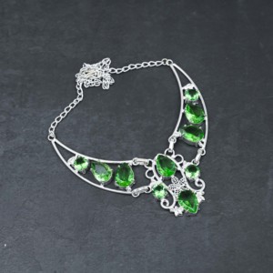Collier élégant en argent sterling 925 avec pierre de péridot verte en forme de goutte, serti de grenat, chaîne tendance pour femme - Product Image 3