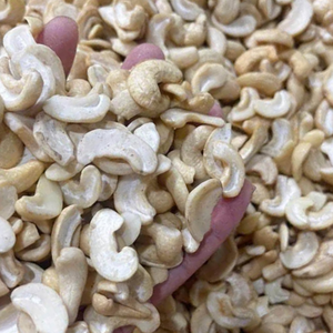 Trusted Factory SANTIGO <b>Nuts</b> <b>Kernels</b> Broken Kaju Kaju Cashew <b>Nuts</b> Exported Worldwide - Product Image 1