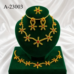 Conjunto de Joyería de Aleación Chapada en Oro, Collar, Aretes y Pulsera con Diseño de Estrella y Circonita, Estilo Vintage para Mujer, Modelo A-23003 - Product Image 1