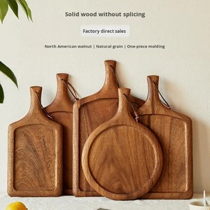 Tabla de cortar de madera ideal para regalar en ocasiones de inauguración de casas debido a su hermosa artesanía y utilidad. - Product Image 4