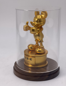 กล่องโชว์ทรงกลมของเล่นทำจากอะคริลิคหรูหราพร้อมฐานไม้ที่ทนทานและสวยงามสำหรับการจัดแสดงและปกป้องของสะสมอย่างมีสไตล์ - Product Image 3