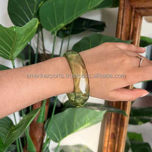 Brazalete de resina facetada transparente hecho a mano elegante brazalete acrílico elegante joyería de moda minimalista para mujeres y niñas - Product Image 6